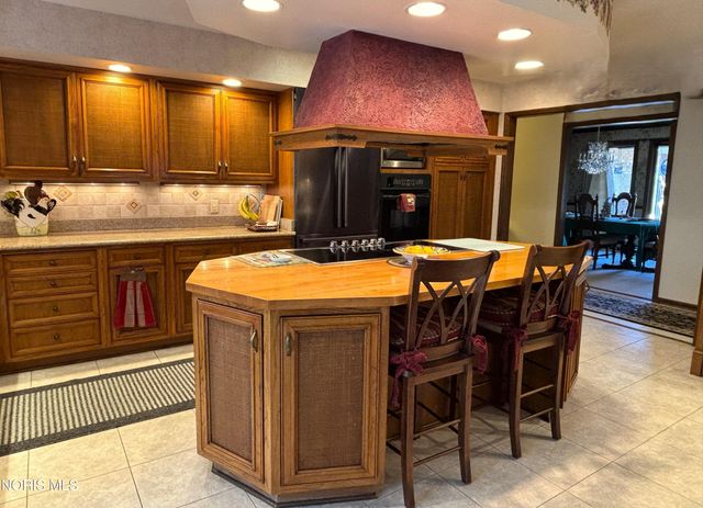 1440 S Stadium Road, Oregon, OH 43616