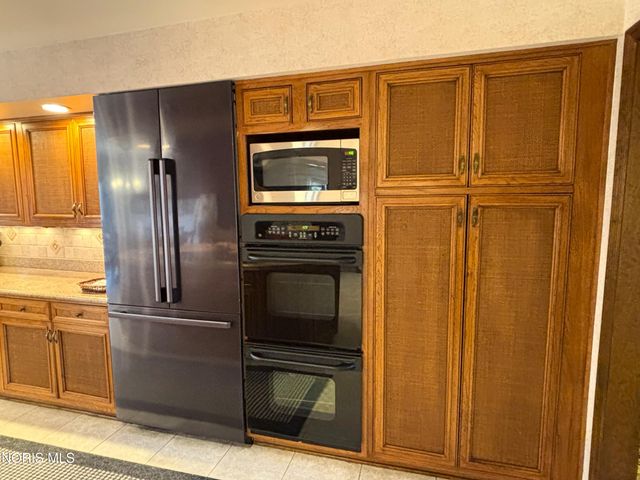 1440 S Stadium Road, Oregon, OH 43616