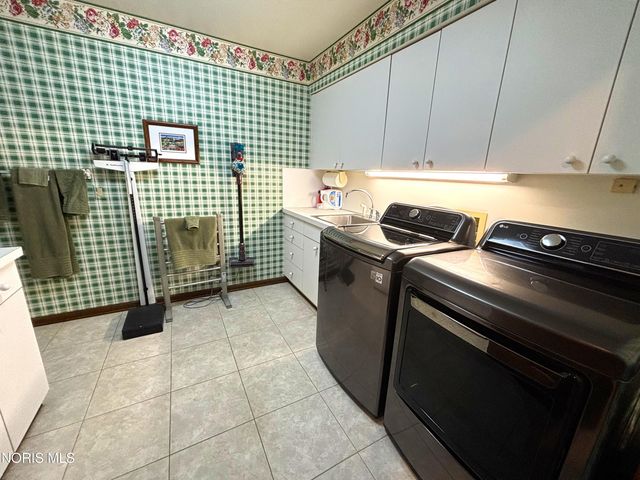 1440 S Stadium Road, Oregon, OH 43616