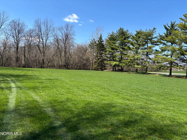 1440 S Stadium Road, Oregon, OH 43616