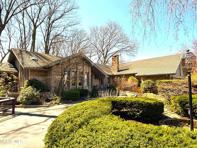 1440 S Stadium Road, Oregon, OH 43616