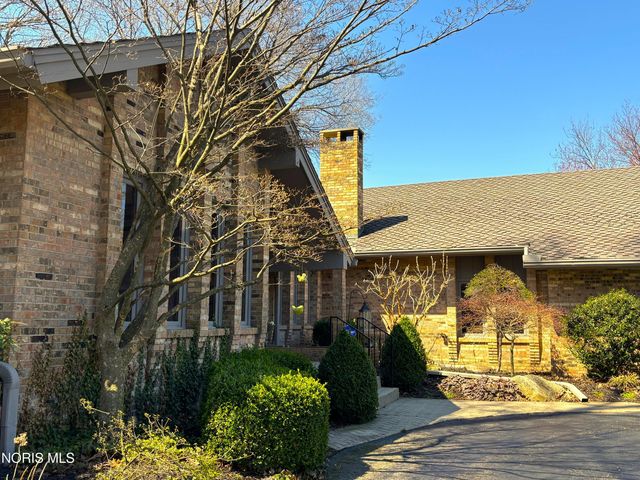 1440 S Stadium Road, Oregon, OH 43616