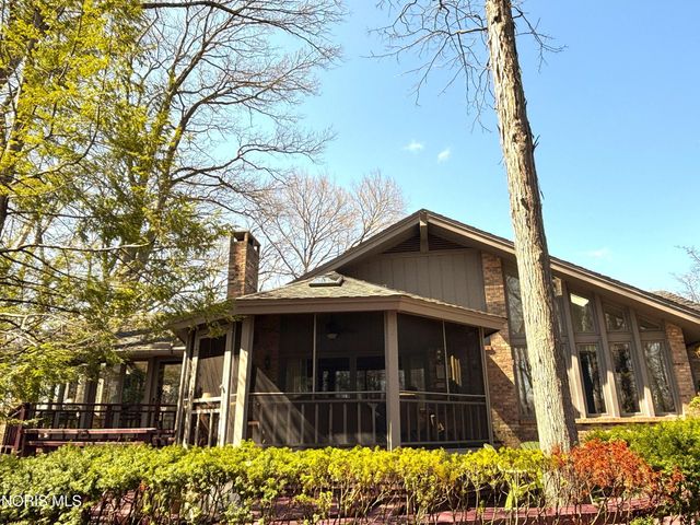 1440 S Stadium Road, Oregon, OH 43616