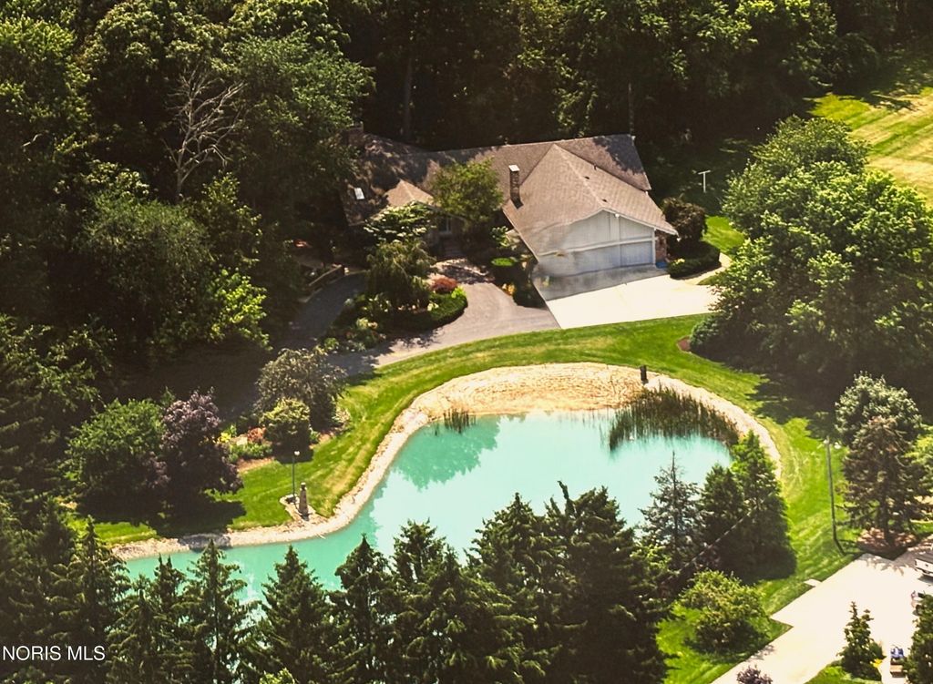 1440 S Stadium Road, Oregon, OH 43616