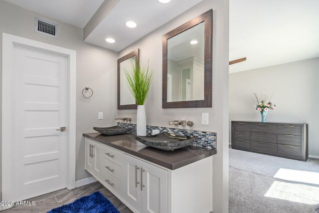 4655 E MONTE Way, Phoenix, AZ 85044