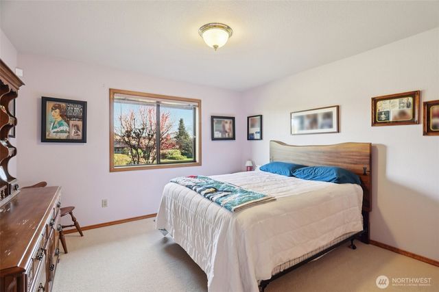 2910 13th Street SW, Puyallup, WA 98373