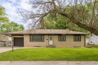 1107 Hawthorne Drive, Bettendorf, IA 52722