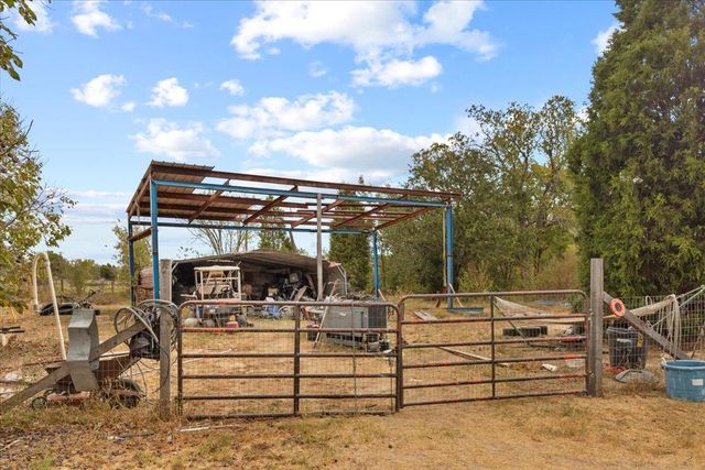 212 Old Coach LN, Elgin, TX 78621