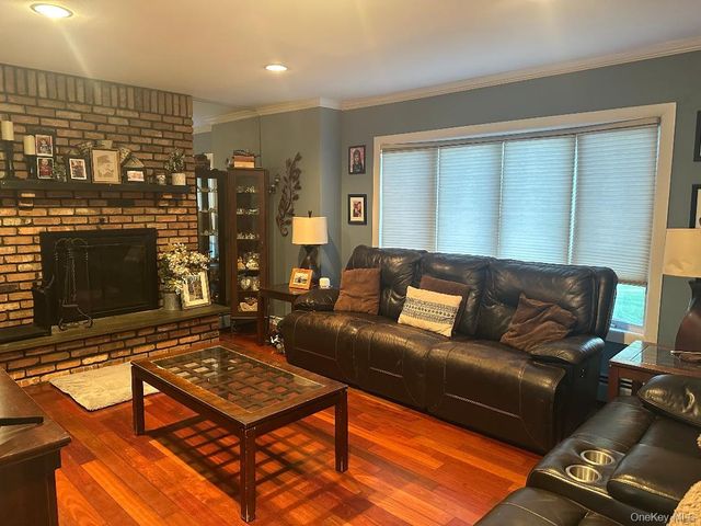26 Fallen Leaf Road, Holbrook, NY 11741