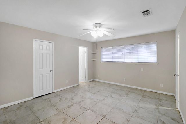 5554 Beechnut Street, Houston, TX 77096