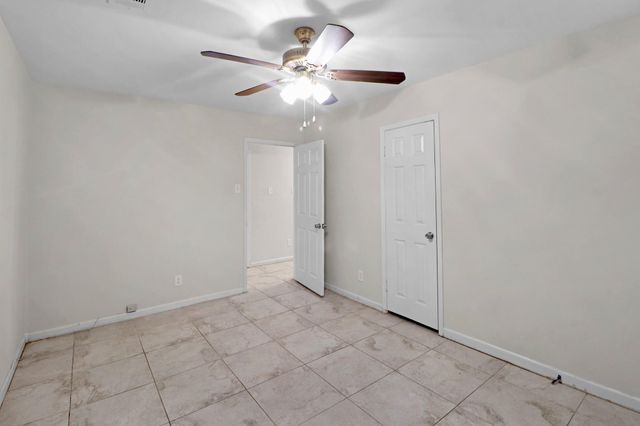 5554 Beechnut Street, Houston, TX 77096