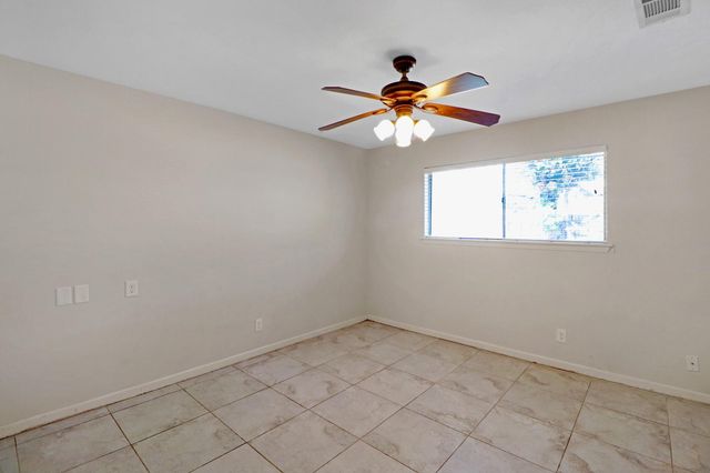 5554 Beechnut Street, Houston, TX 77096
