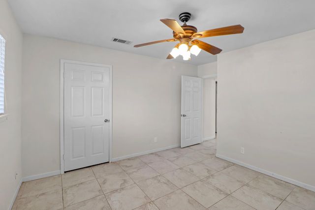 5554 Beechnut Street, Houston, TX 77096