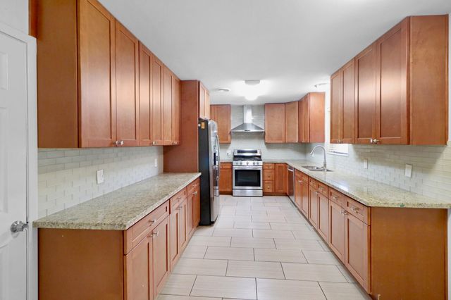 5554 Beechnut Street, Houston, TX 77096