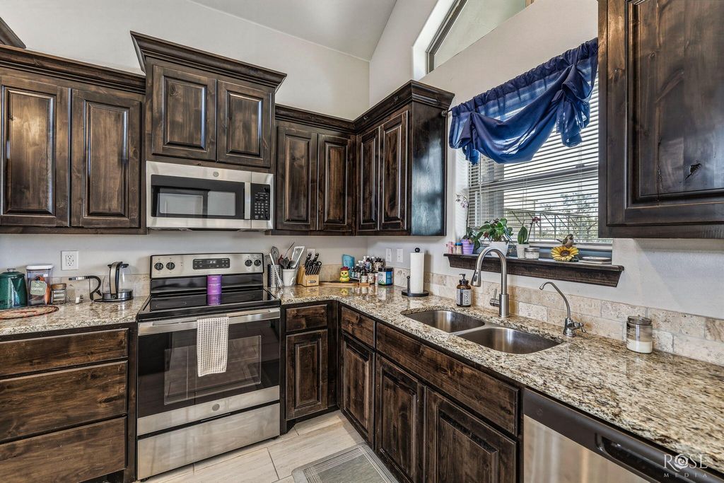Image 10 of property listing at 3328 Reindeer Run, San Angelo, TX 76901