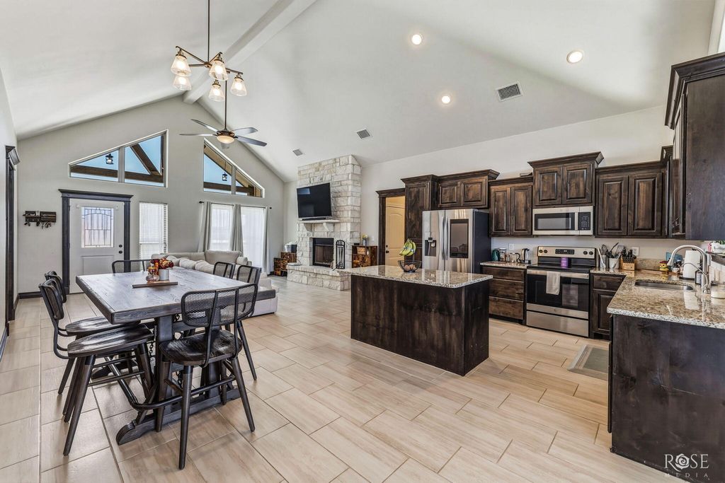 Image 12 of property listing at 3328 Reindeer Run, San Angelo, TX 76901