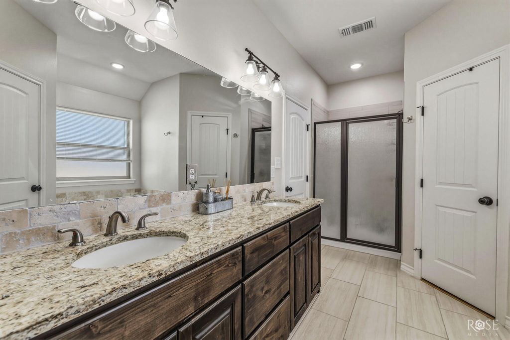 Image 16 of property listing at 3328 Reindeer Run, San Angelo, TX 76901
