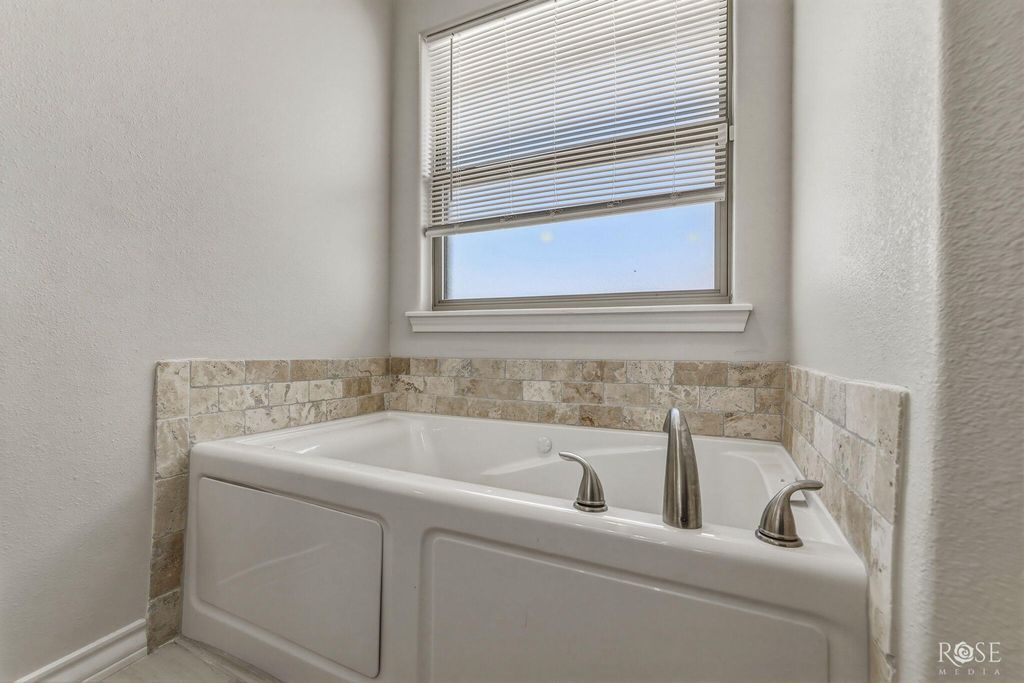Image 17 of property listing at 3328 Reindeer Run, San Angelo, TX 76901
