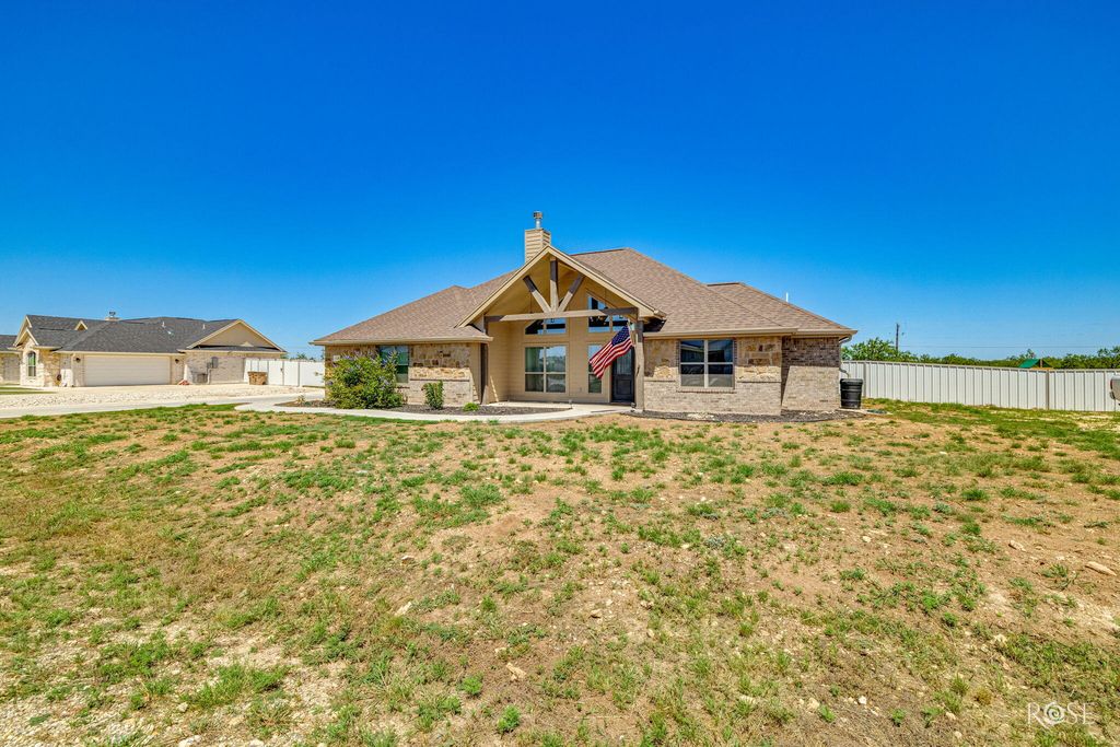 Image 3 of property listing at 3328 Reindeer Run, San Angelo, TX 76901