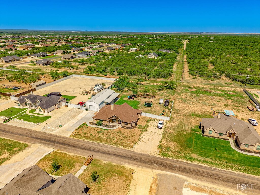 Image 33 of property listing at 3328 Reindeer Run, San Angelo, TX 76901