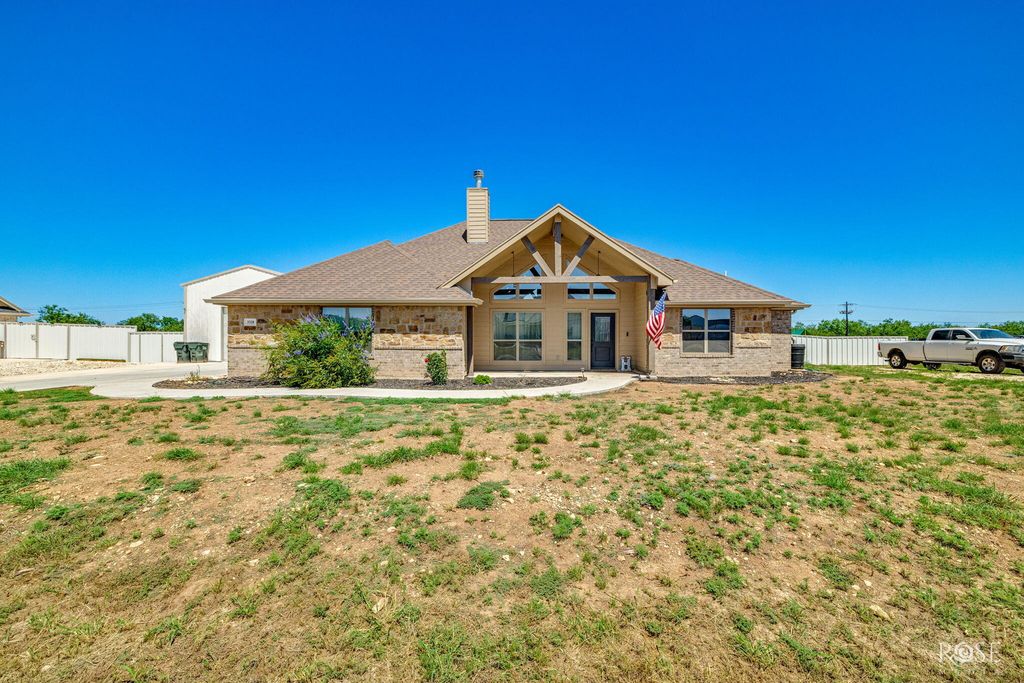 Image 4 of property listing at 3328 Reindeer Run, San Angelo, TX 76901