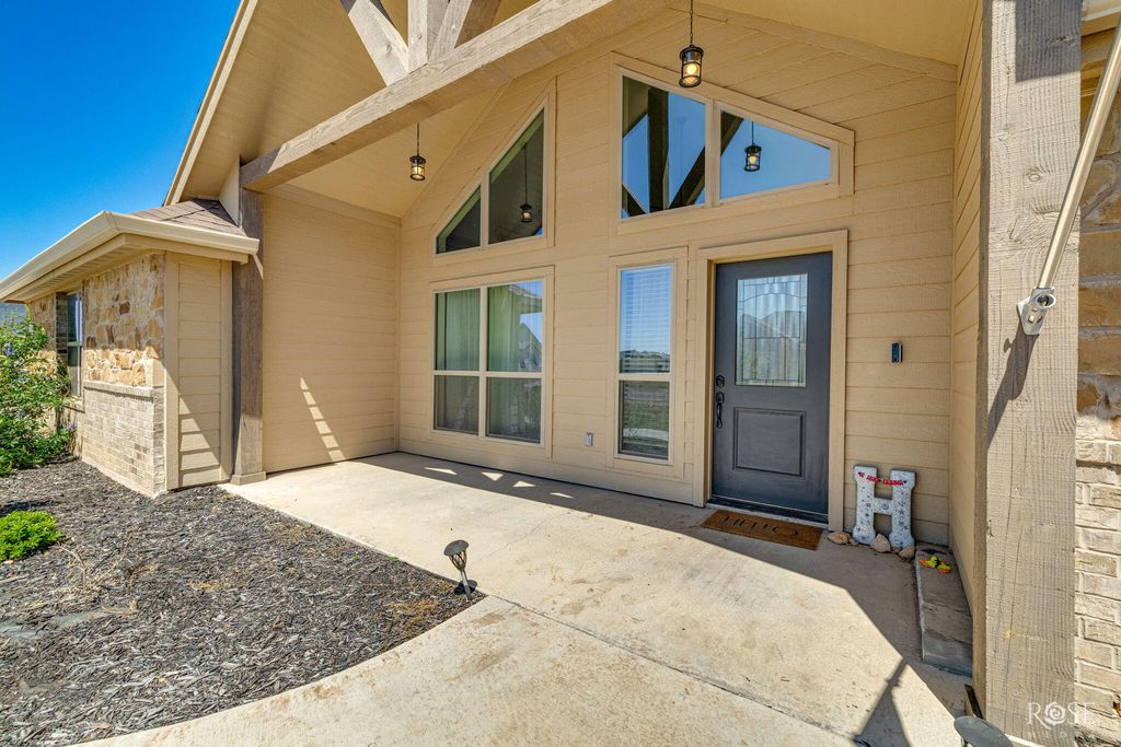 Image 5 of property listing at 3328 Reindeer Run, San Angelo, TX 76901