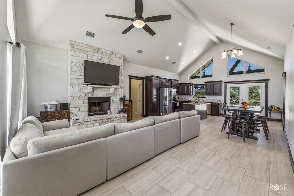 Image 6 of property listing at 3328 Reindeer Run, San Angelo, TX 76901