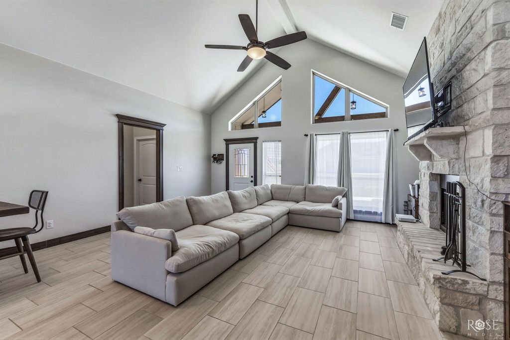 Image 7 of property listing at 3328 Reindeer Run, San Angelo, TX 76901