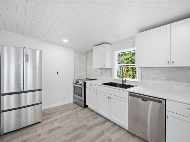139 Spring St, Quincy, MA 02169