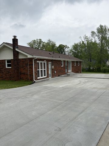 1400 Dogwood Ln, Lafayette, TN 37083