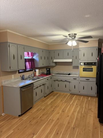 1400 Dogwood Ln, Lafayette, TN 37083