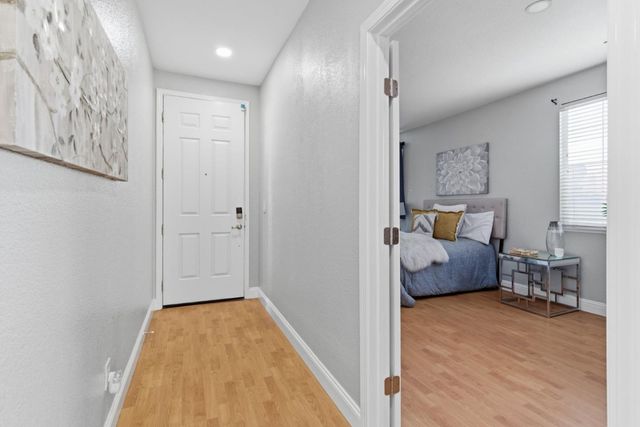 960 Kirkwood Way, Lathrop, CA 95330