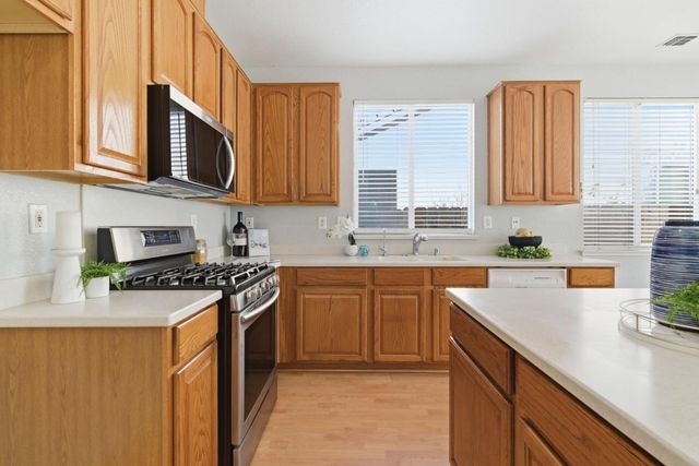 960 Kirkwood Way, Lathrop, CA 95330