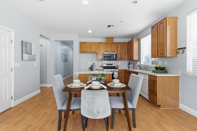 960 Kirkwood Way, Lathrop, CA 95330