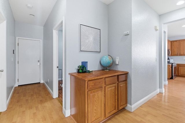 960 Kirkwood Way, Lathrop, CA 95330