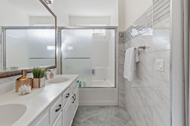 960 Kirkwood Way, Lathrop, CA 95330