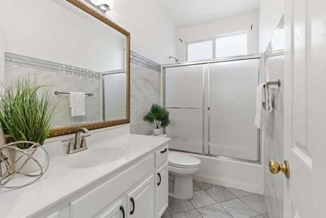 960 Kirkwood Way, Lathrop, CA 95330