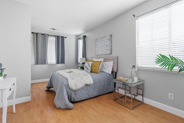 960 Kirkwood Way, Lathrop, CA 95330