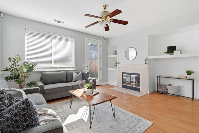 960 Kirkwood Way, Lathrop, CA 95330