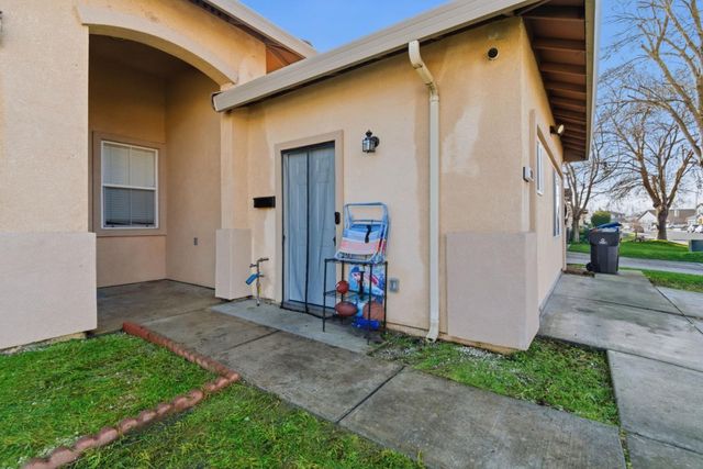 960 Kirkwood Way, Lathrop, CA 95330