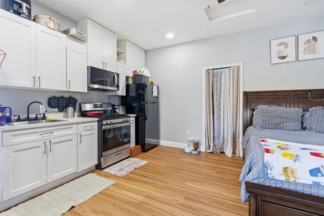 960 Kirkwood Way, Lathrop, CA 95330