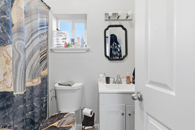 960 Kirkwood Way, Lathrop, CA 95330