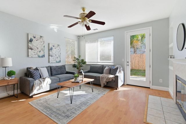 960 Kirkwood Way, Lathrop, CA 95330