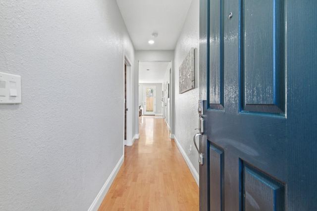 960 Kirkwood Way, Lathrop, CA 95330