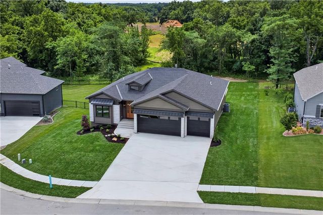 1149 Hummingbird Court, Greenwood, MO 64034
