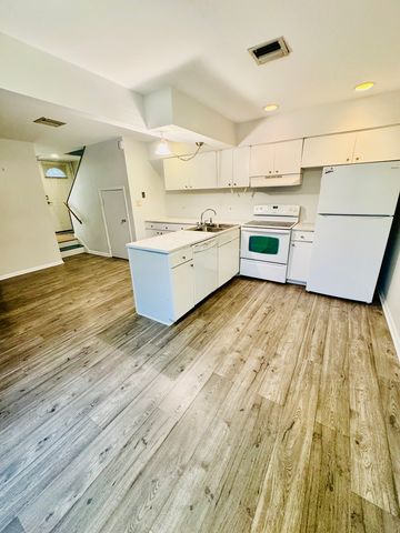 3349 Beacon Street 39, North Chicago, IL 60064