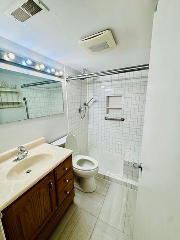 3349 Beacon Street 39, North Chicago, IL 60064