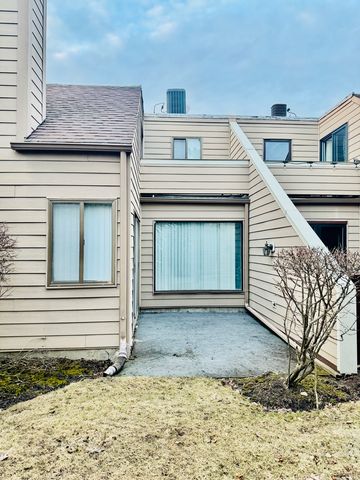 3349 Beacon Street 39, North Chicago, IL 60064