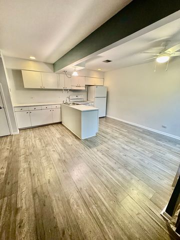 3349 Beacon Street 39, North Chicago, IL 60064