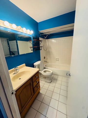 3349 Beacon Street 39, North Chicago, IL 60064